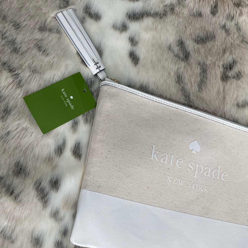 💓NWT Kate Spade large tassel pouch